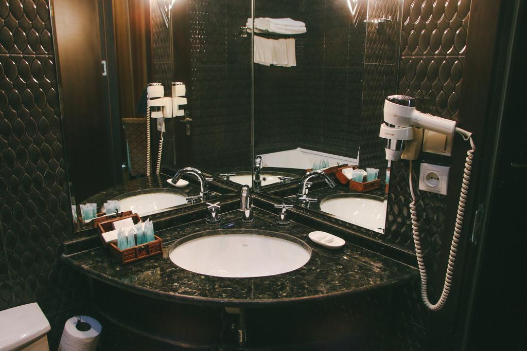 Royal Vera Boutique Hotel ティビリシ エクステリア 写真